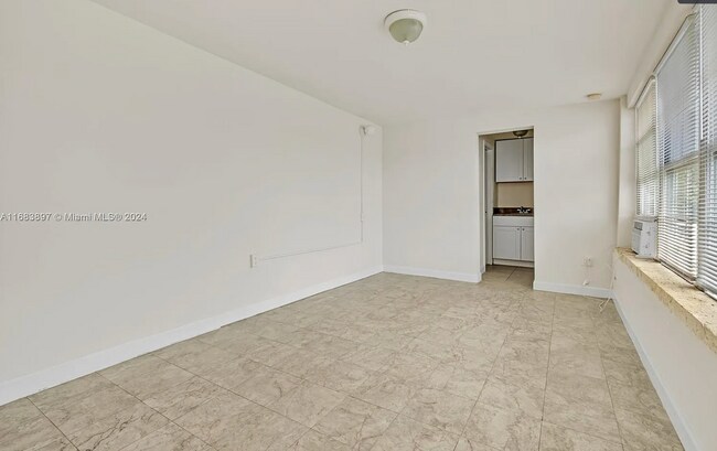 7885 Crespi Blvd in Miami Beach, FL - Building Photo - Building Photo