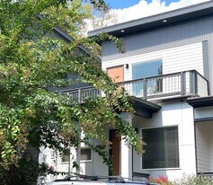 1566 New St in Atlanta, GA - Building Photo