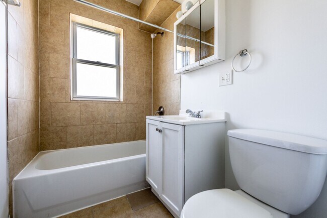 6104 S Campbell Ave 2501-11 W 61st Chicago, IL 60629 in Chicago, IL - Foto de edificio - Building Photo