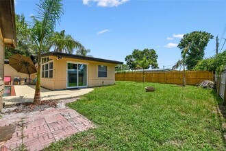 4818 Holiday Dr in Tampa, FL - Building Photo - Building Photo