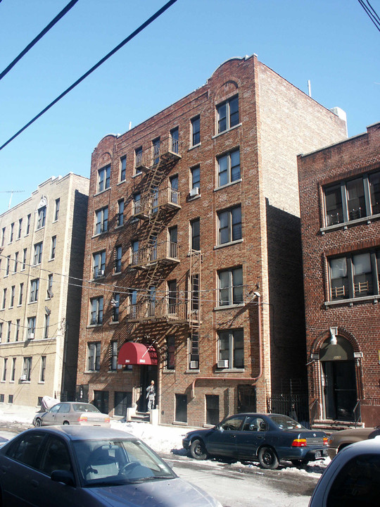 3044 Wallace Ave in Bronx, NY - Building Photo