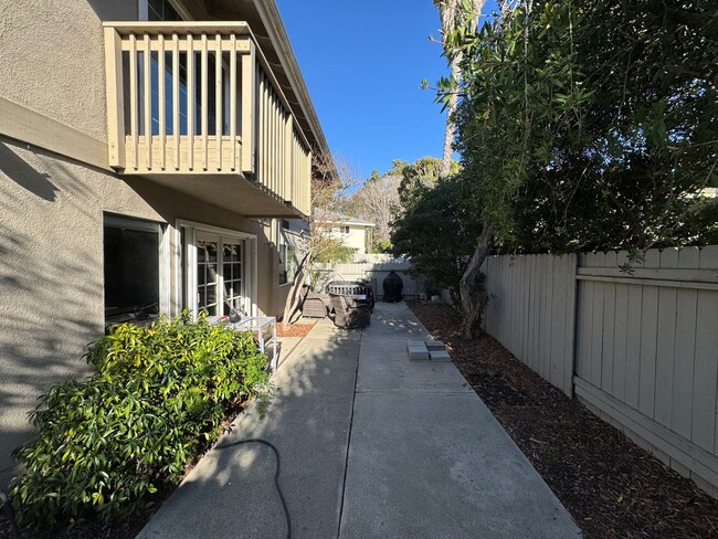 950 Seaside Ct in Ventura, CA - Building Photo - Building Photo