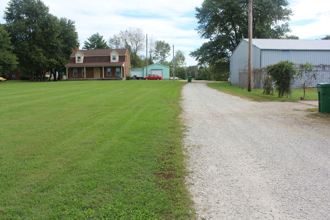 4630 N Preston Hwy in Shepherdsville, KY - Building Photo