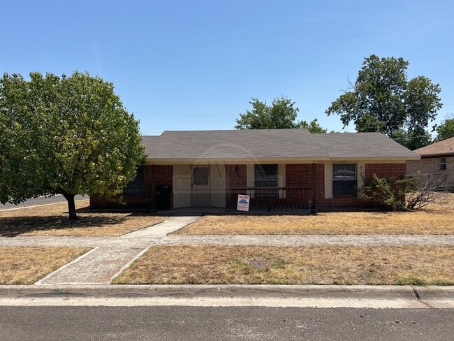 1502 Linda Ln