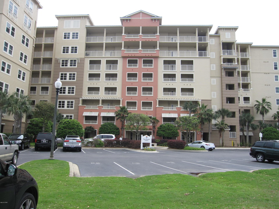 4050 Marriott Dr in Panama City, FL - Building Photo