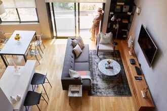 888 Hilgard in Los Angeles, CA - Foto de edificio - Building Photo