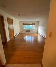 268 Grove St, Unit 2-A in Auburndale, MA - Building Photo - Building Photo
