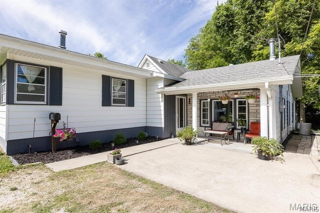 417 N John St in Mascoutah, IL - Building Photo - Building Photo