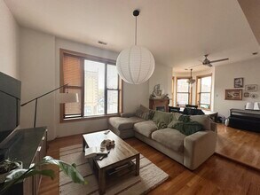 2200 W Chicago Ave in Chicago, IL - Building Photo - Building Photo