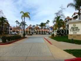 2220 Camino De La Reina in San Diego, CA - Building Photo