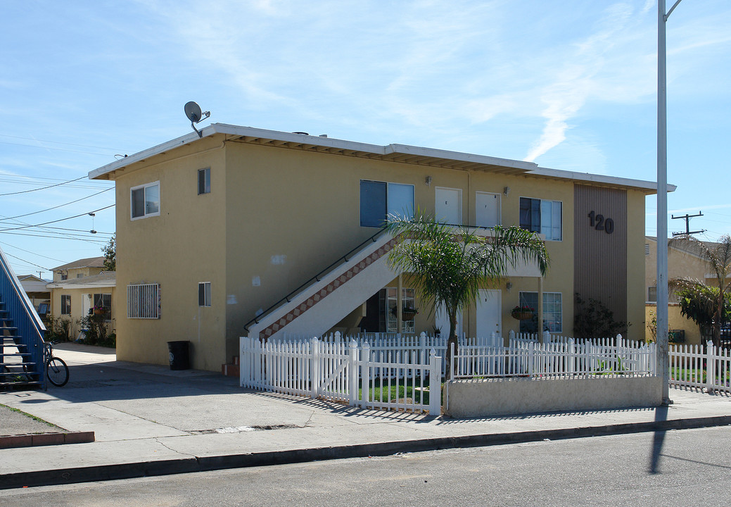 120 S Roosevelt Ave in Oxnard, CA - Building Photo