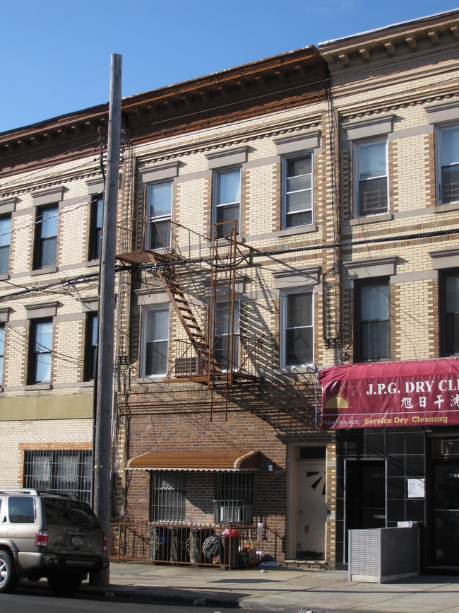 7106 15th Ave in Brooklyn, NY - Foto de edificio - Building Photo