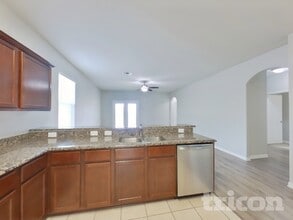 417 Sapphire Ln in Jarrell, TX - Foto de edificio - Building Photo