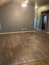 925 Switzerland Ave in Yukon, OK - Foto de edificio - Building Photo