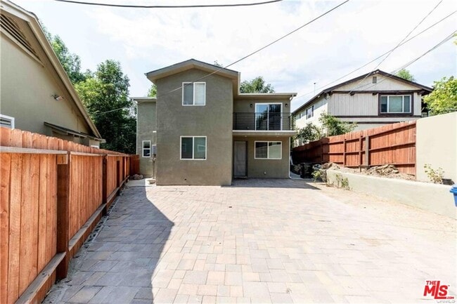 22849 MacFarlane Dr in Los Angeles, CA - Building Photo - Building Photo