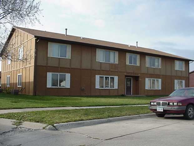 3632 Ravenwood Cir in Waterloo, IA - Foto de edificio