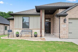 1636 Town Creek Cir in Weatherford, TX - Building Photo - Building Photo