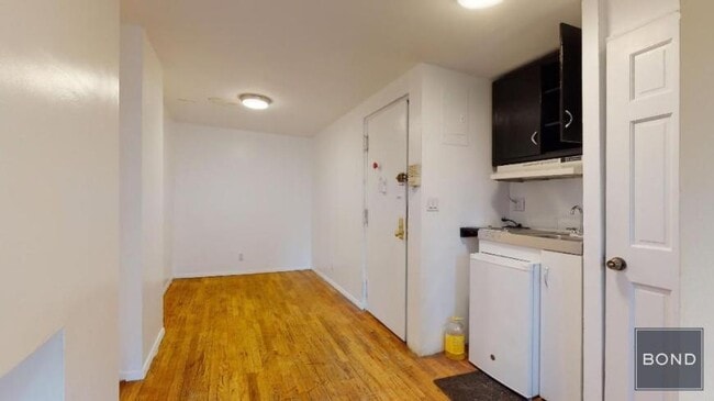 149 1st Ave in New York, NY - Building Photo - Building Photo