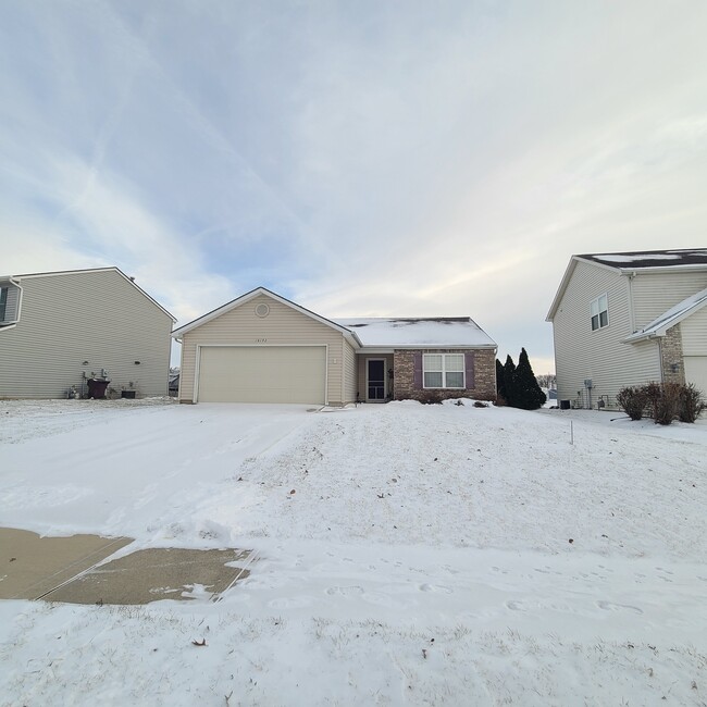 10192 Greenmoor Dr in New Haven, IN - Foto de edificio - Building Photo