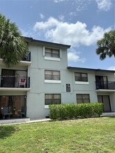 7180 NW 179th St in Hialeah, FL - Building Photo - Building Photo