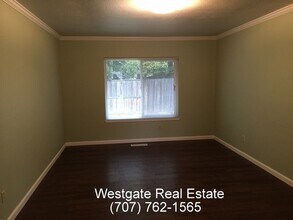 1069 Ely Blvd S in Petaluma, CA - Building Photo - Building Photo