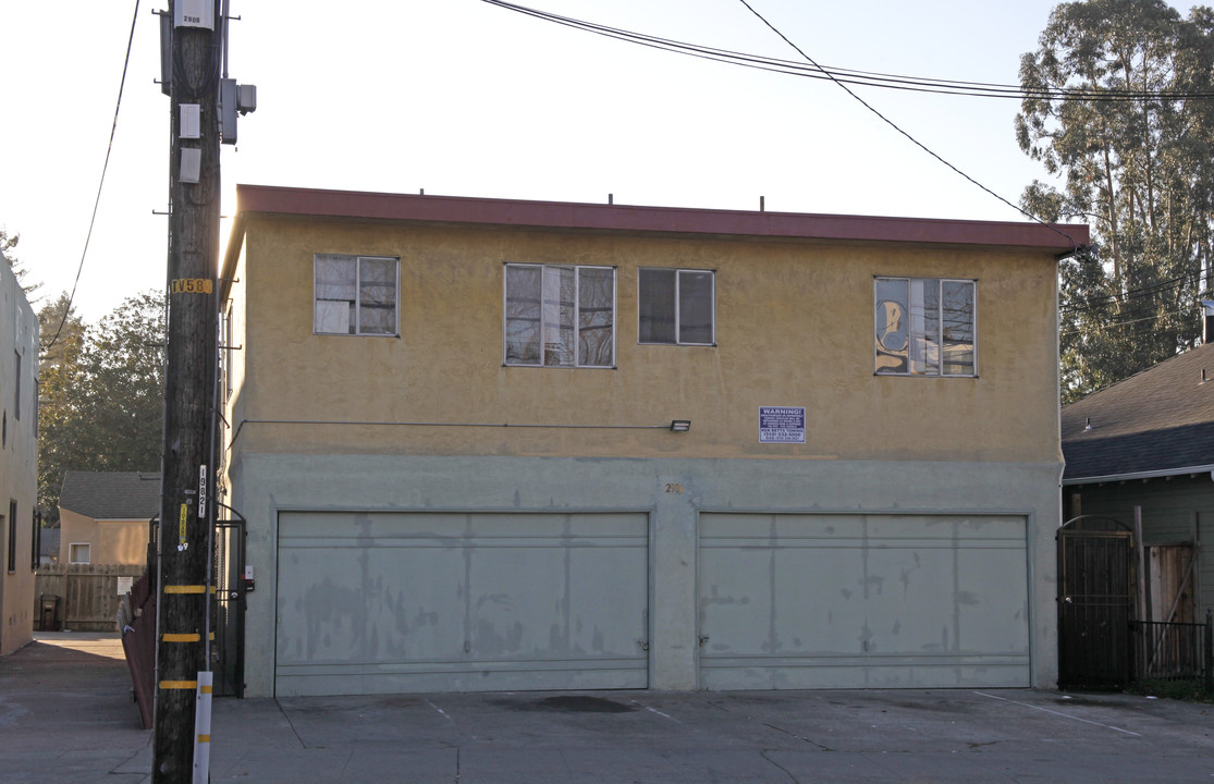 2906 High St in Oakland, CA - Building Photo