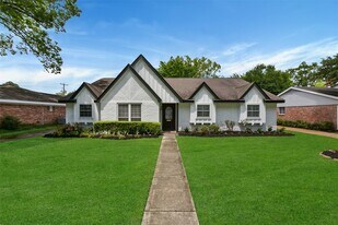 5946 Valkeith Dr in Houston, TX - Building Photo