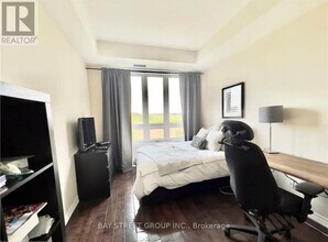 5327 Upper Middle Rd in Burlington, ON - Building Photo - Building Photo