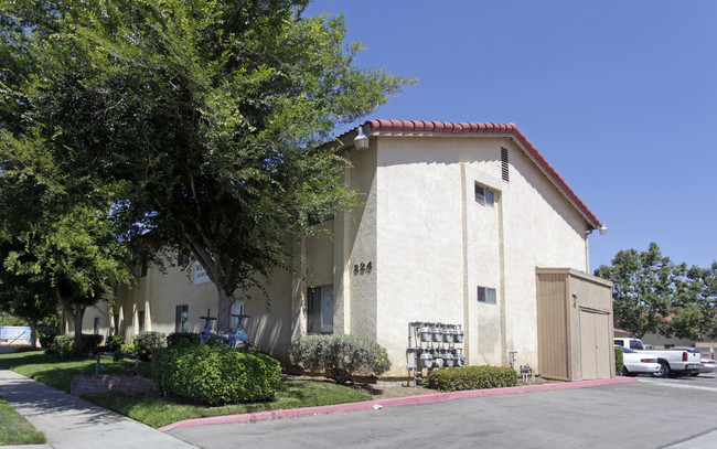 Merrill Apartments in Rialto, CA - Building Photo - Building Photo