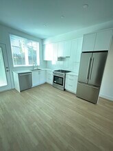 240 4th St W in North Vancouver, BC - Building Photo - Building Photo