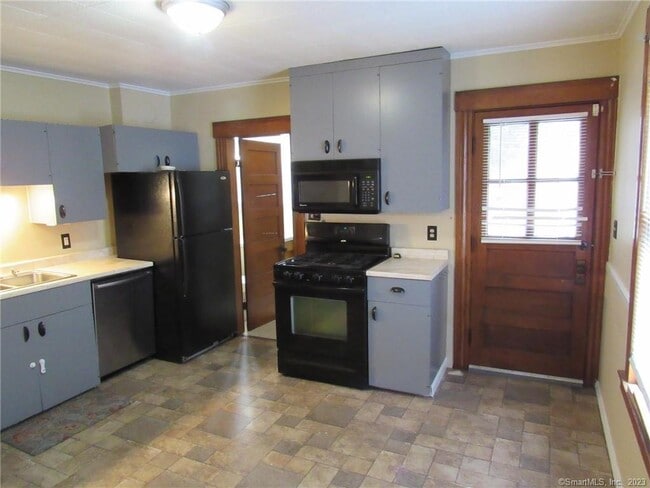 292 Brightwood Ave in Torrington, CT - Building Photo - Building Photo