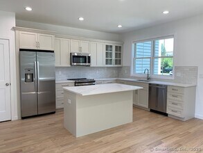 687 S Main St in Cheshire, CT - Building Photo - Building Photo