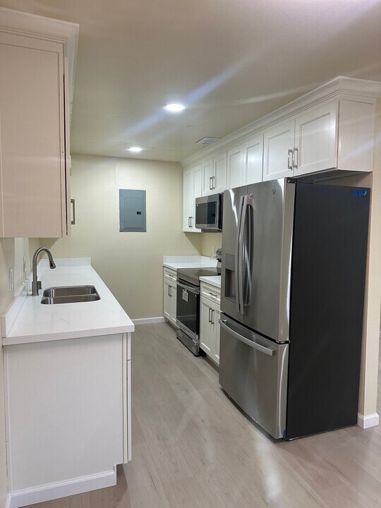 1341 Drake Dr, Unit A in Davis, CA - Building Photo