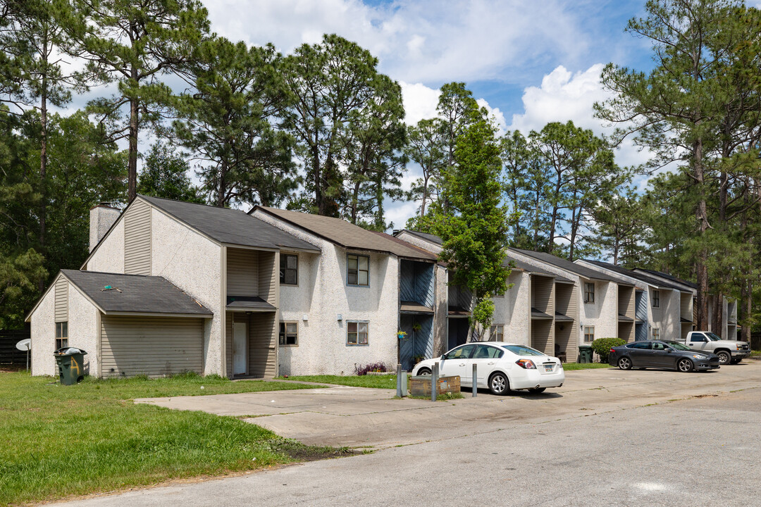 Liberty Manor Townhouses in Hinesville, GA - Building Photo