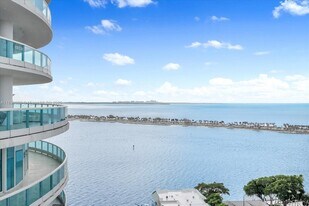 2127 Brickell Ave in Miami, FL - Building Photo