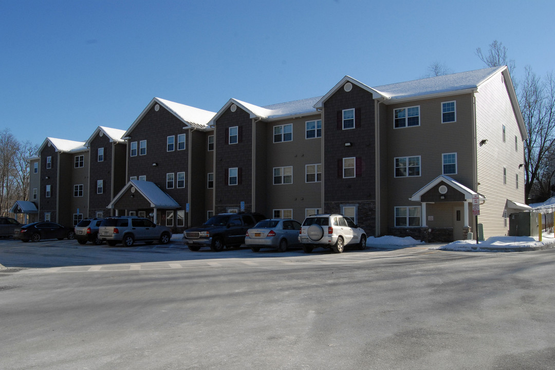 Oakridge Apartments in Middletown, NY - Building Photo