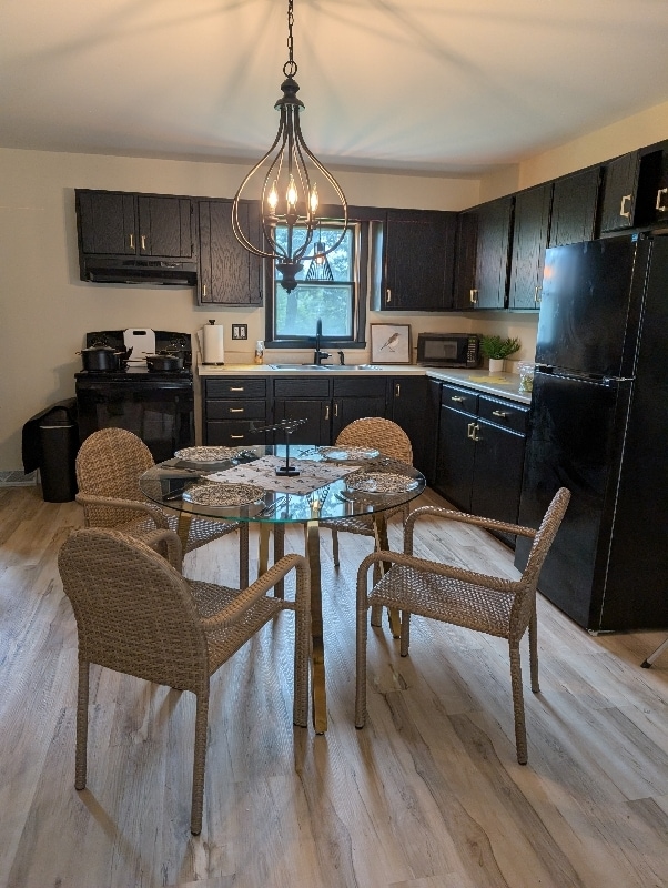 106 W Rose-Eld Rd