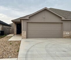 1013 Preston Trails in Wolfforth, TX - Building Photo