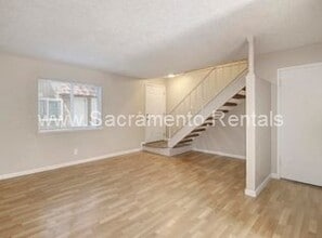 7806 68th Ave in Sacramento, CA - Building Photo - Building Photo