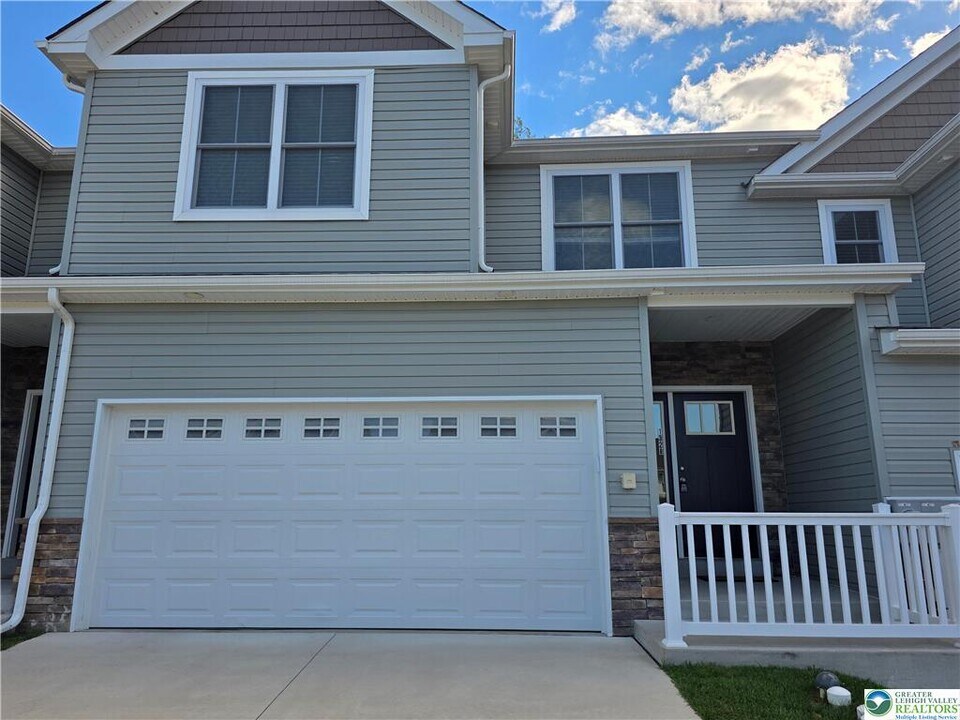 1328 Tilghman St in Emmaus, PA - Building Photo