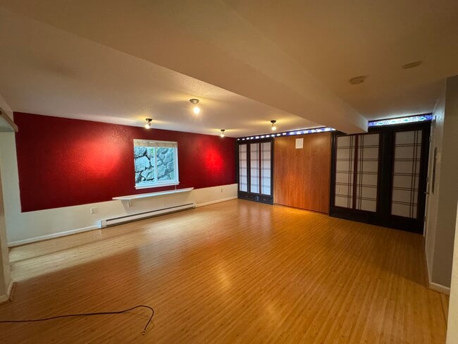 13426 Greenwood Ave N, Unit Greenwood studio in Seattle, WA - Building Photo - Building Photo