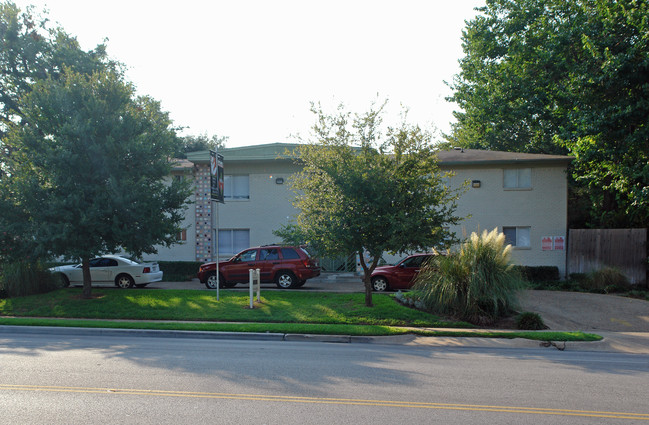 Upper E - Sherman Oaks (OLD) in Dallas, TX - Building Photo - Building Photo
