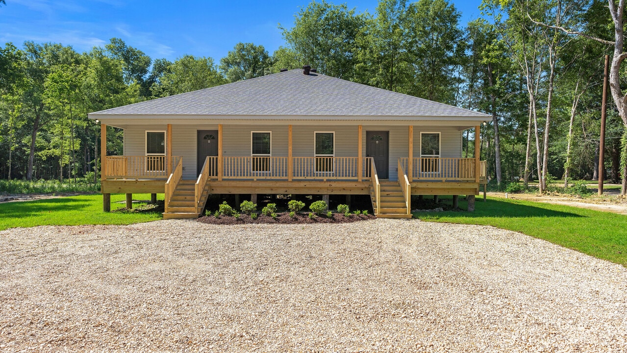 41310 Brown Rd, Unit 1 in Ponchatoula, LA - Building Photo