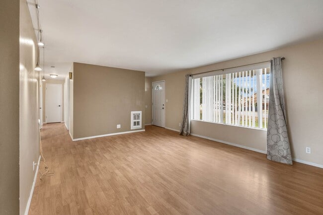 321 27th St NW in East Wenatchee, WA - Building Photo - Building Photo