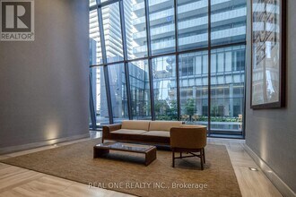 50 Charles St E in Toronto, ON - Building Photo - Building Photo