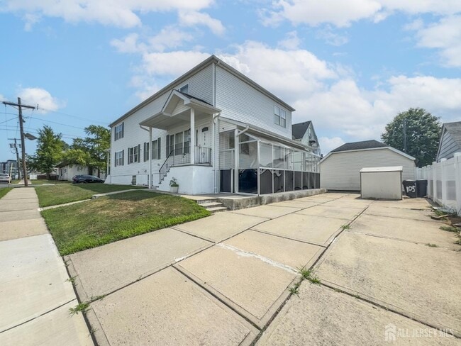 105 Lowell St in Carteret, NJ - Building Photo - Building Photo