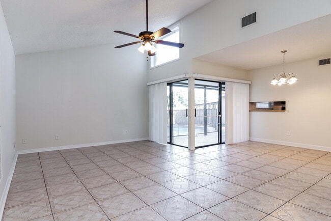 10375 Chadbourne Dr in Tampa, FL - Building Photo - Building Photo