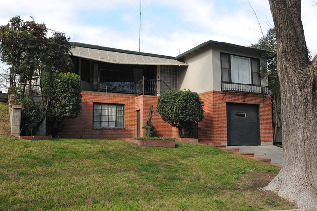 Royal Palms Apartments in Modesto, CA - Building Photo - Building Photo