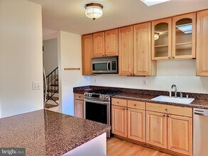1103 Carper St in McLean, VA - Building Photo - Building Photo