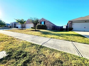 205 Mill St in Anna, TX - Foto de edificio - Building Photo